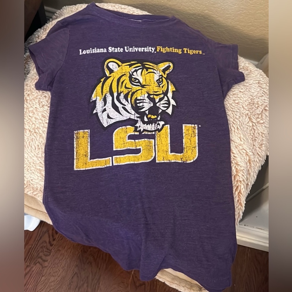 LSU Tee size M